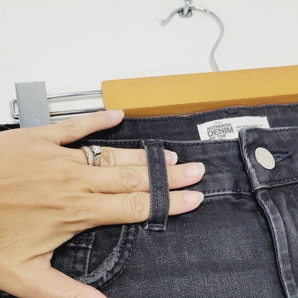 Zara Authentic Denim Jean Shorts Black Cut Off Raw Hem Distressed Pockets Size 4 - Picture 6 of 11